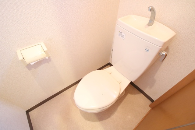 トイレ　※違う号室の参考写真です。