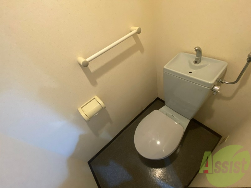 トイレ　こちらはトイレです。清潔感があり、安心して使用できます。