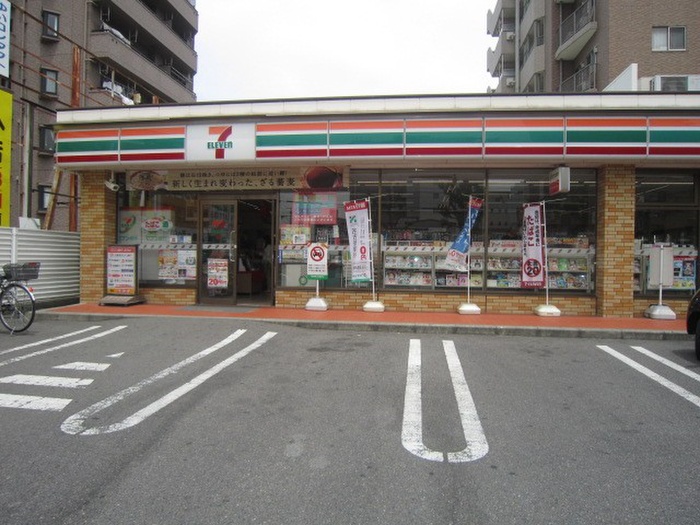 コンビニ　セブンイレブン（コンビニ）まで350m