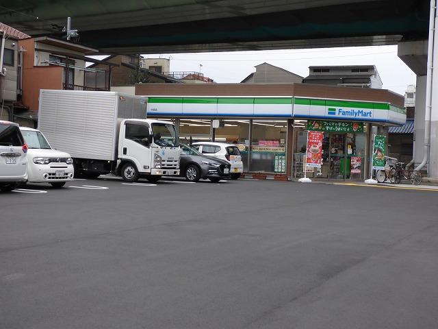 コンビニ　ファミリーマート（コンビニ）まで307m