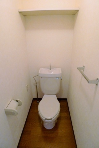 トイレ　同型タイプの写真です。