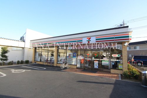 コンビニ　セブンイレブン越谷宮本店（コンビニ）まで740m