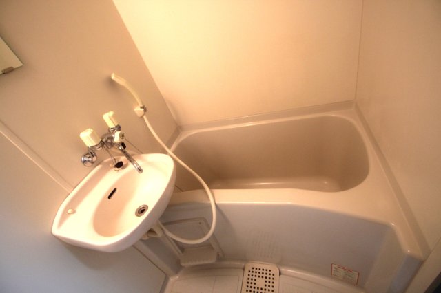 バス・シャワールーム　※同建物ほかのお部屋の写真です。