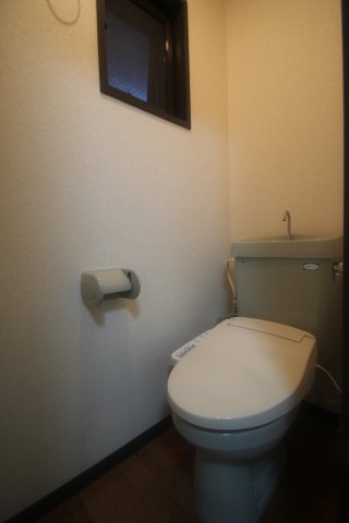 トイレ　※同建物ほかのお部屋の写真です。