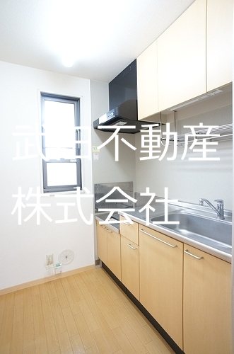 キッチン　優しい木目の色合いで、お料理も楽しくなります♪※他部屋の画像