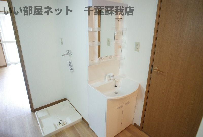 洗面設備　脱衣スペースもあります