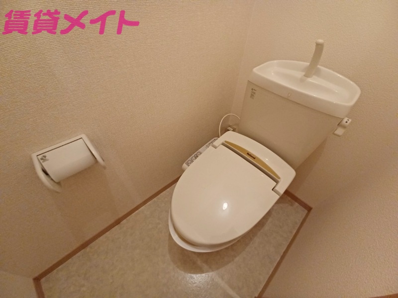 トイレ　同型参考写真