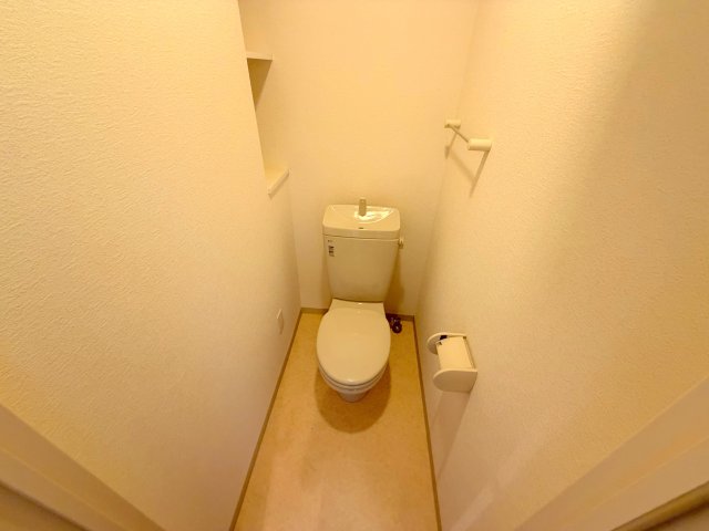 トイレ　清潔感のあるトイレは、誰もがリラックスできる空間です。