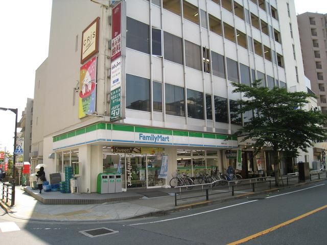 コンビニ　ファミリーマート（コンビニ）まで124m