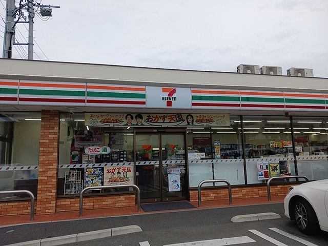 コンビニ　セブンイレブン（コンビニ）まで960m