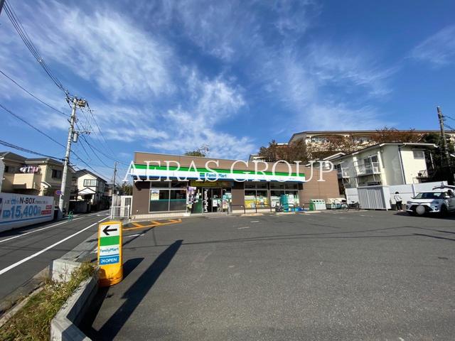 コンビニ　ファミリーマート 杉並井草一丁目店（コンビニ）まで704m