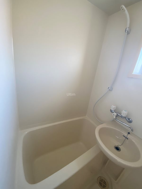 バス・シャワールーム　別の部屋の写真
