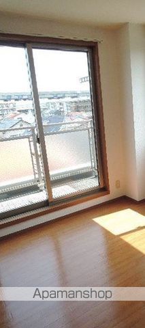 クインテット本牧元町の居間写真