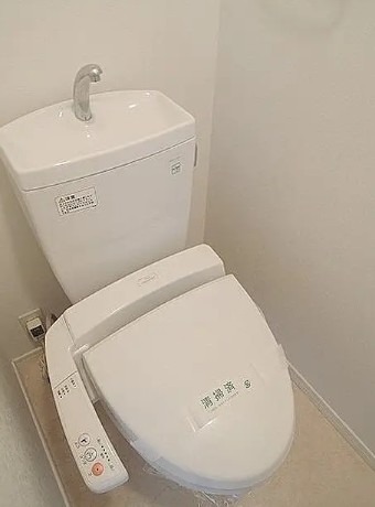 トイレ　別部屋参考写真となります。