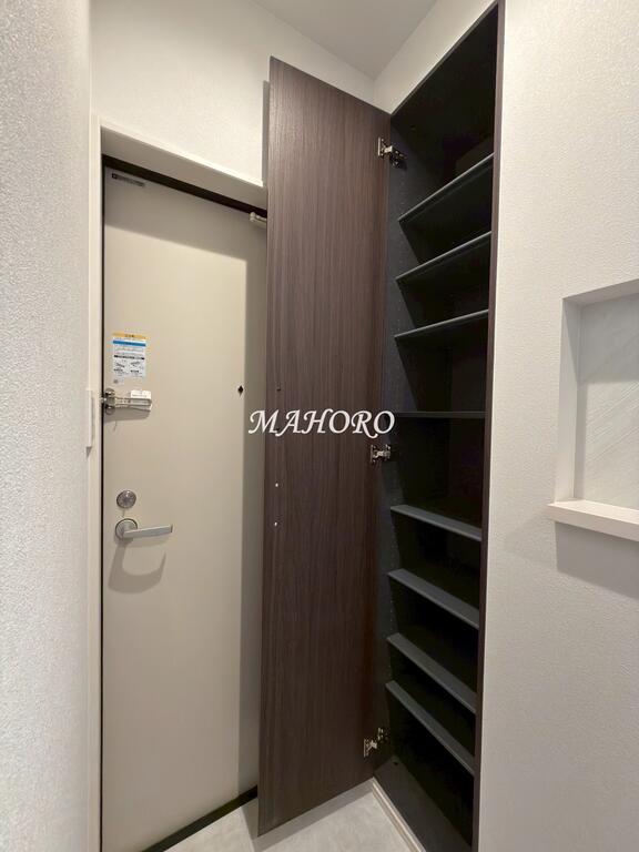 玄関　同施工会社の室内写真です。実際の室内写真とは異なります。