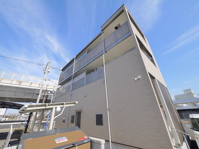 近鉄橿原線 尼ケ辻駅 徒歩15分 築6年