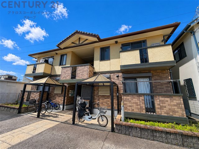 建物外観　敷地内に駐輪場があります♪