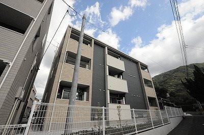 ラインハイム足立山D棟の外観写真