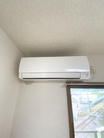 その他設備　部屋の広さには十分なエアコンあり