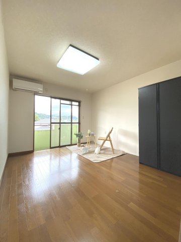 居室・リビング　全室フローリングの広々10畳