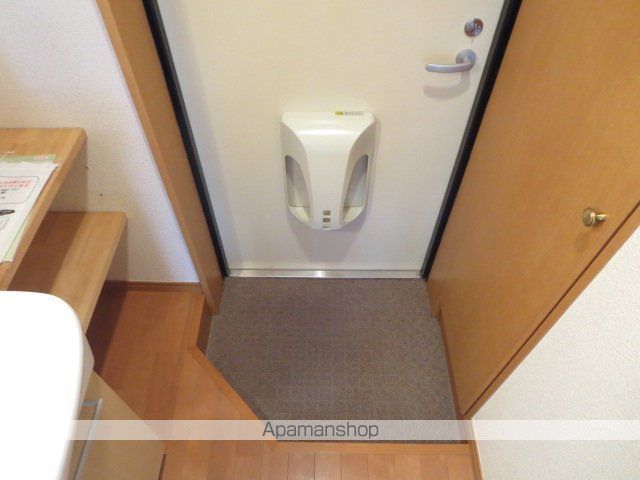 小田急線 経堂駅 徒歩5分 4階建 築20年の玄関写真