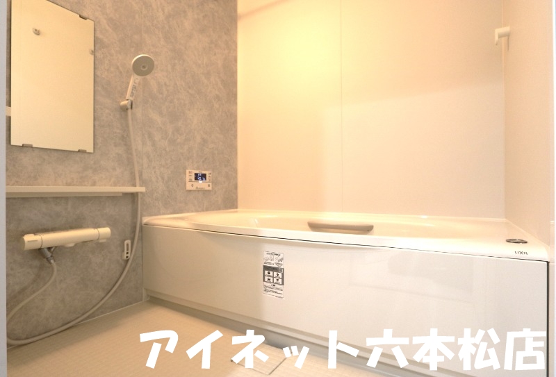 バス・シャワールーム　1日の疲れを流しましょう。