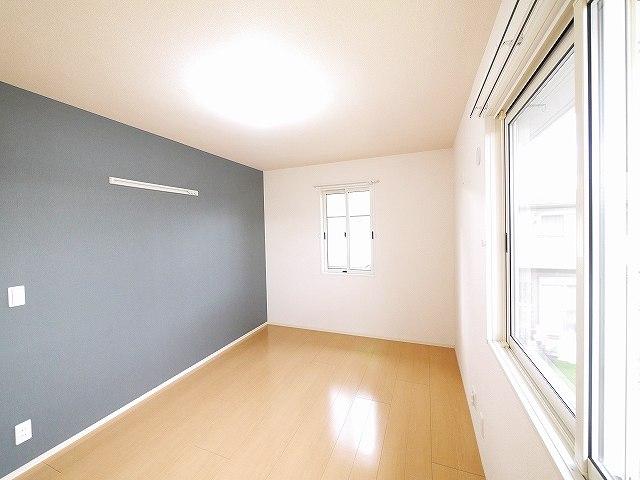 その他部屋・スペース　落ち着いて過ごせるお部屋なので、寝室にいかがでしょうか