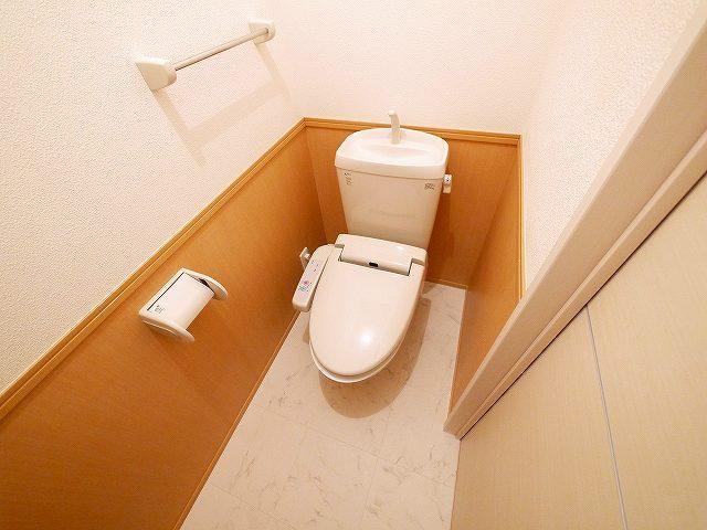 トイレ　清潔感のあるトイレです