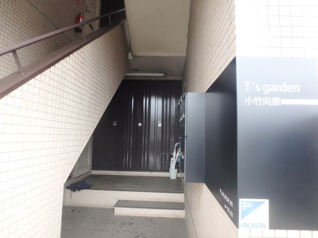 エントランス　エントランス