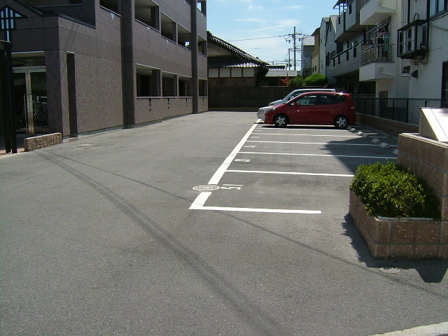 駐車場　駐車場