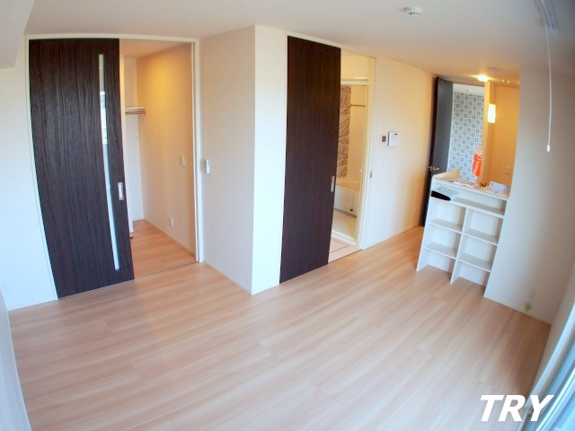 居室・リビング　明るいリビング