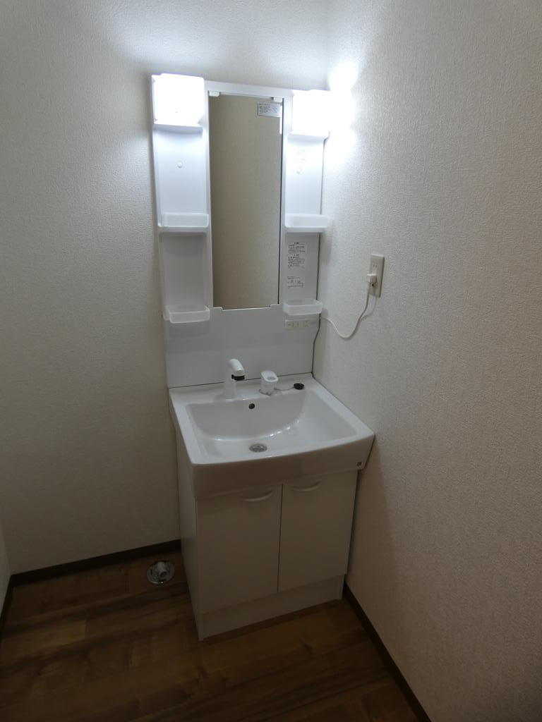 洗面設備　朝の身支度に便利な洗面台