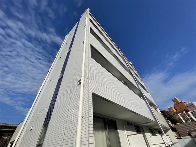 【クレスト八尾の建物外観】