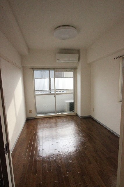 居室・リビング　同物件別号室