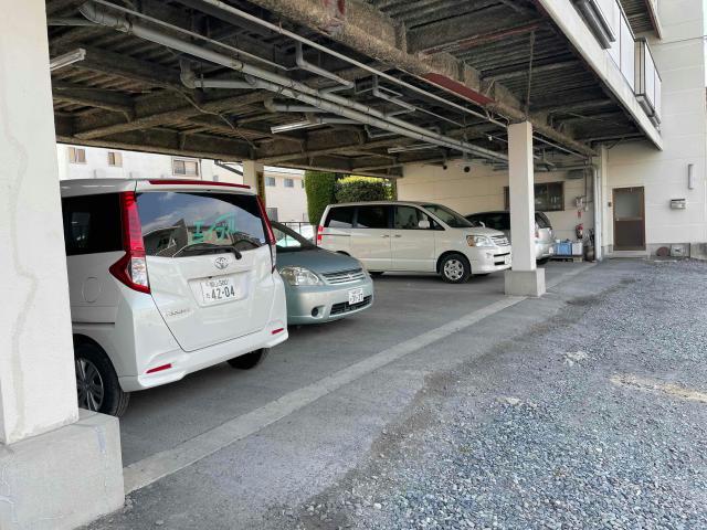 【郡山市方八町のアパートの駐車場】