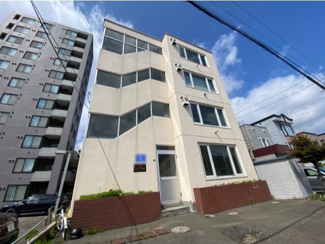 札幌市東区北四十条東のマンションの建物外観