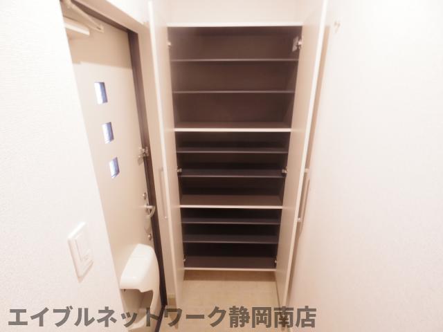 玄関　玄関収納