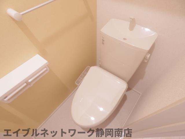 トイレ　清潔感のあるトイレです