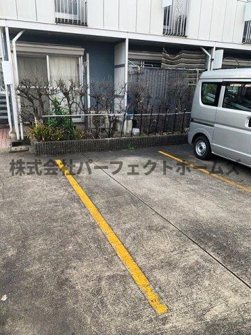 駐車場　駐車場があるので、車を買う予定の方も安心です