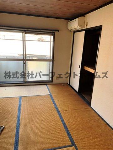 居室・リビング　落ち着いた雰囲気の和室付きです