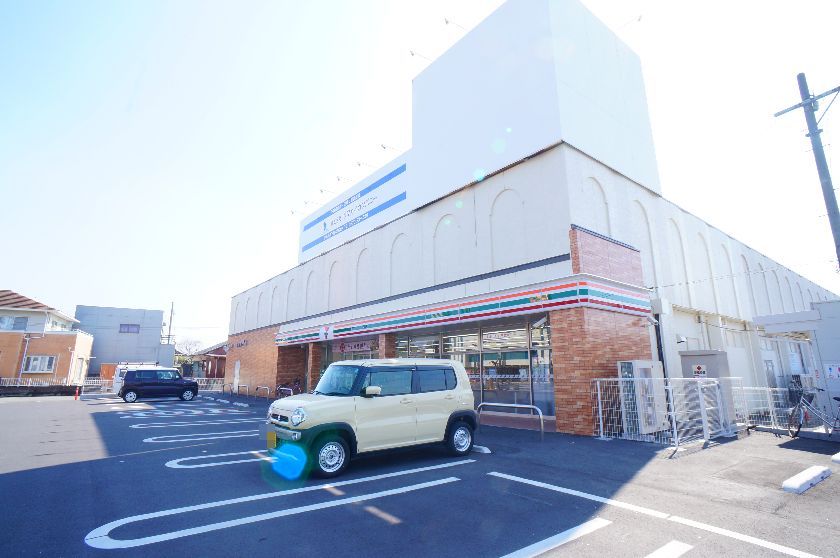 コンビニ　セブンイレブン伊勢崎茂呂町二丁目店（コンビニ）まで585m