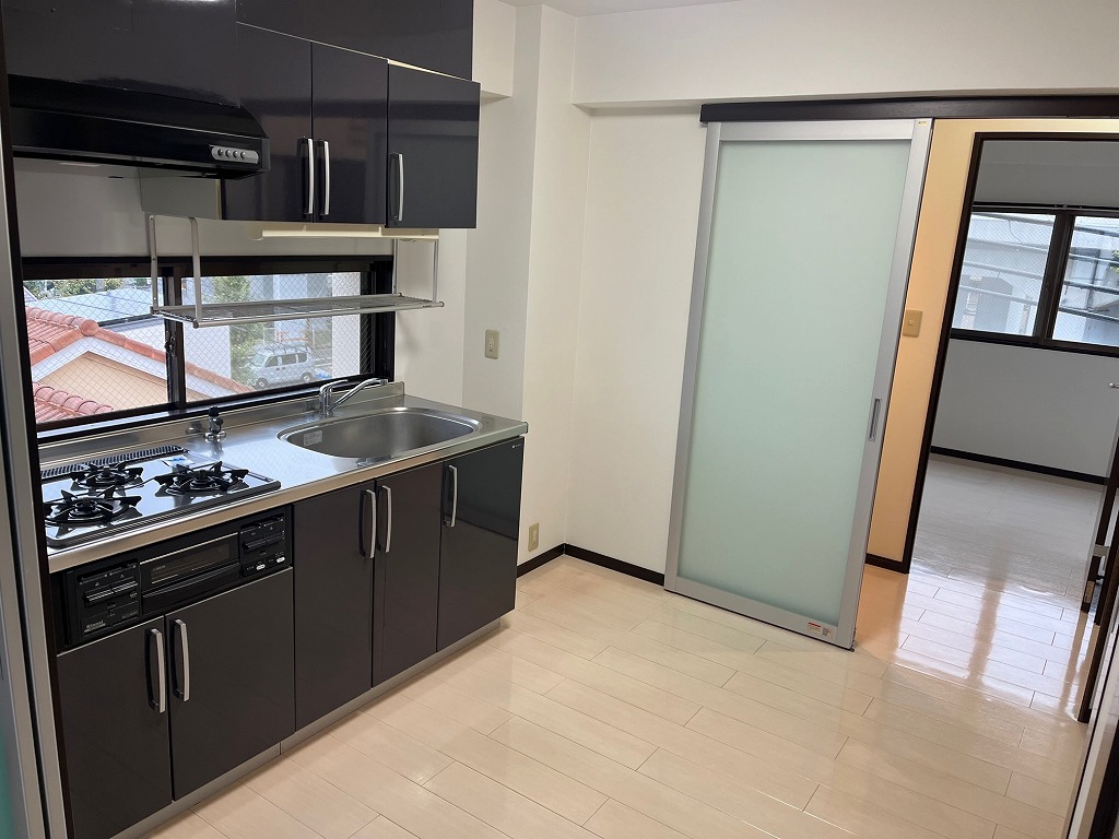 キッチン　システムキッチンにしました