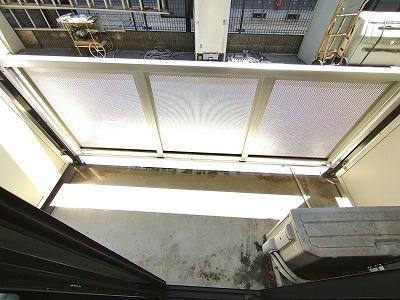 バルコニー　手摺で仕切られているので布団も干せます♪
