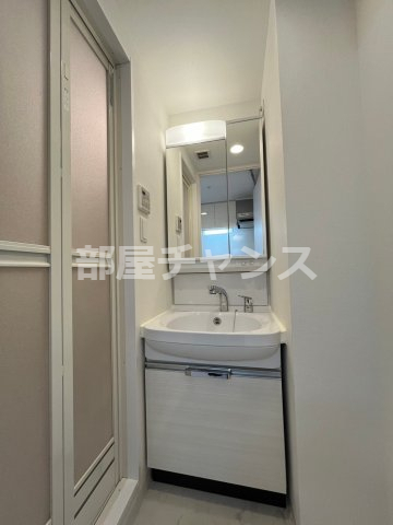 洗面設備　独立洗面台です