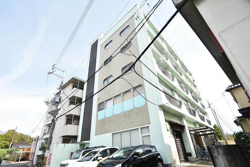 広島市南区向洋本町のマンションの建物外観