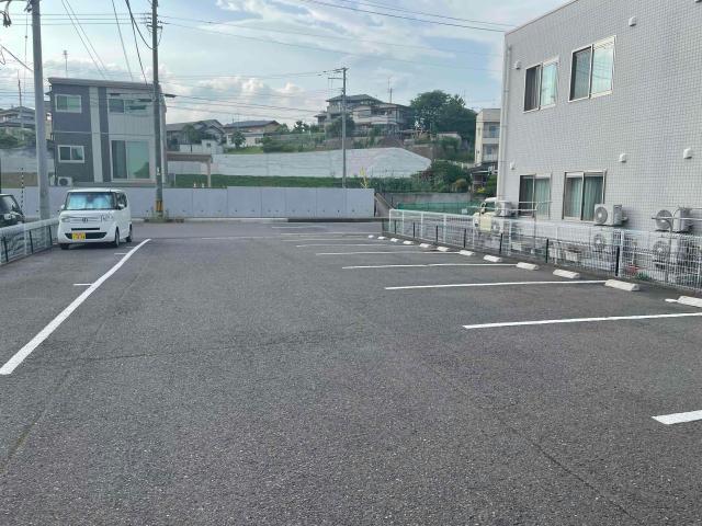 【郡山市安積町長久保のアパートの駐車場】