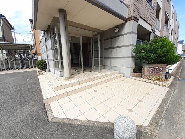 【堺市堺区神石市之町のマンションのエントランス】