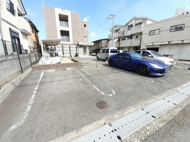 【堺市堺区神石市之町のマンションの駐車場】