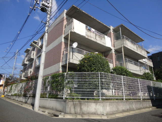 世田谷区松原のマンションの建物外観