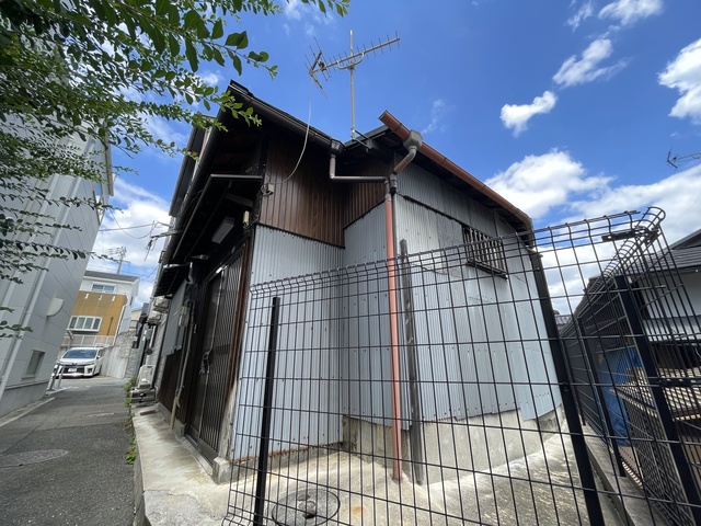 嶋本片山町貸家の建物外観